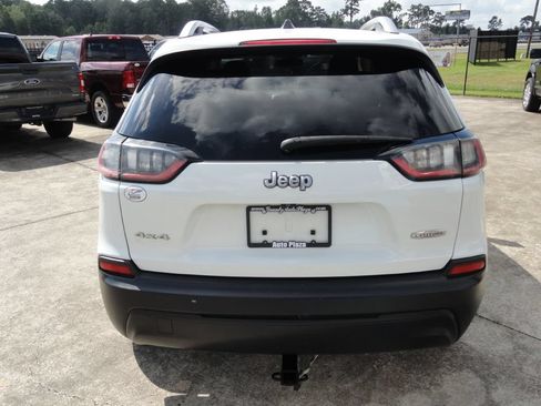 Used 2019 Jeep Cherokee Latitude w/ Cold Weather Group AWD/4WD image 4