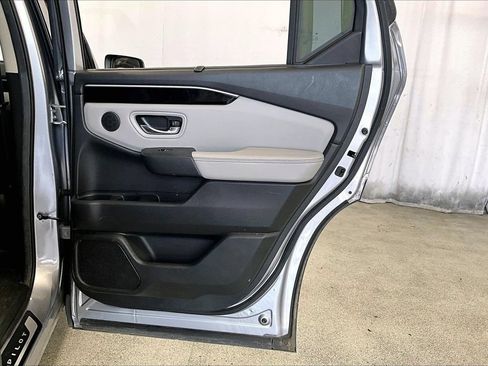 Used 2025 Honda Pilot Touring image 23