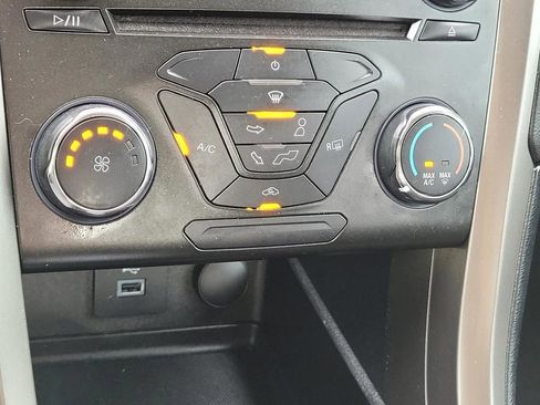 Used 2018 Ford Fusion SE image 24