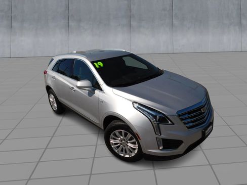 Used 2019 Cadillac XT5 FWD image 2