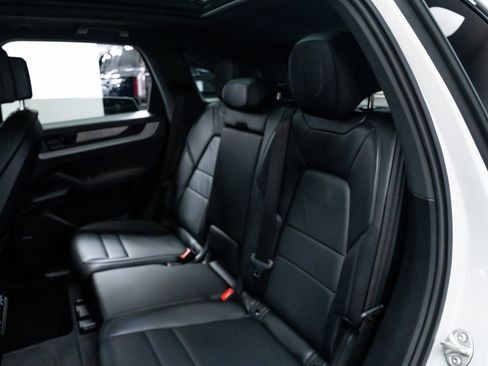 Used 2024 Porsche Cayenne image 21
