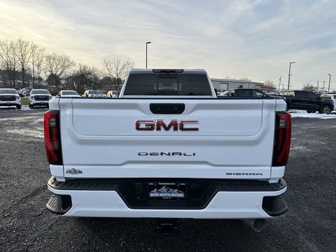 Used 2024 GMC Sierra 3500 Denali image 8