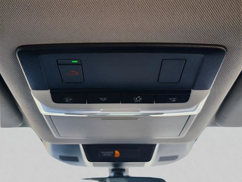 Used 2023 Nissan Rogue SV FWD image 23