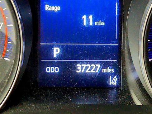 Used 2021 Toyota C-HR XLE FWD image 14