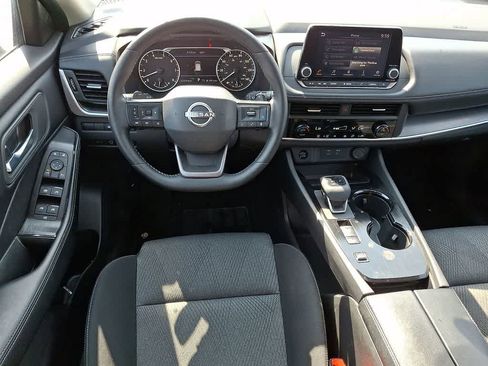 Used 2025 Nissan Rogue SV image 10