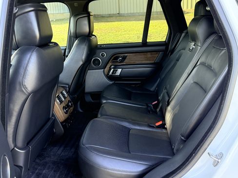 Used 2018 Land Rover Range Rover HSE image 19