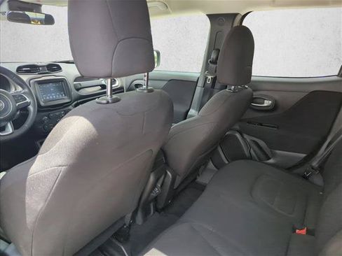 Used 2021 Jeep Renegade Latitude FWD image 16