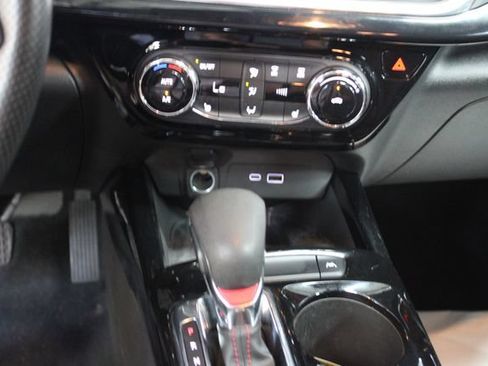 Used 2024 Chevrolet Trax RS w/ Sunroof Package FWD image 19