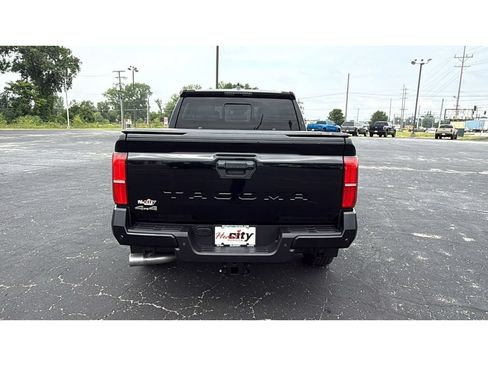 Certified 2024 Toyota Tacoma SR5 AWD/4WD image 6