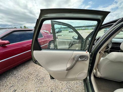 Used 2003 Saturn L-Series L200 w/ Convenience Pkg FWD image 24