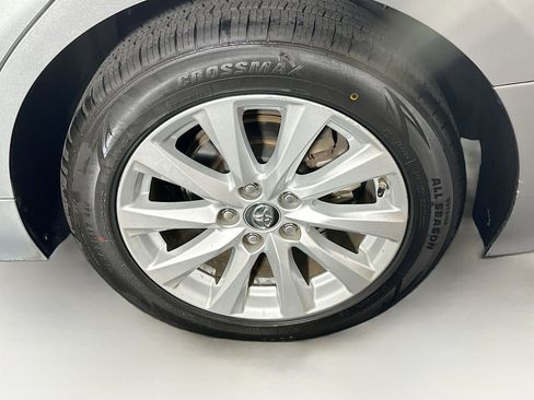 Used 2018 Toyota Camry LE image 11