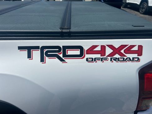 Used 2019 Toyota Tacoma TRD Off-Road w/ Technology Package AWD/4WD image 20