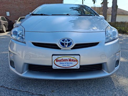Used 2011 Toyota Prius Three image 2