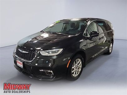 Used 2023 Chrysler Pacifica Touring-L