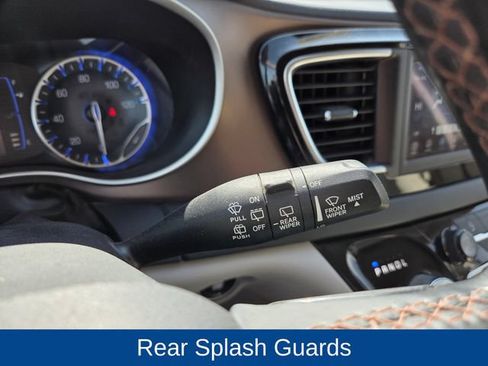 Used 2018 Chrysler Pacifica Touring-L FWD image 23