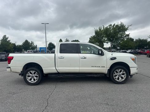 Used 2021 Nissan Titan SV w/ SV Convenience Package AWD/4WD image 4