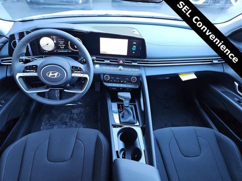 Used 2025 Hyundai Elantra SEL image 14