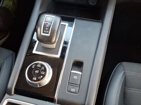 Used 2024 Mitsubishi Outlander AWD image 14