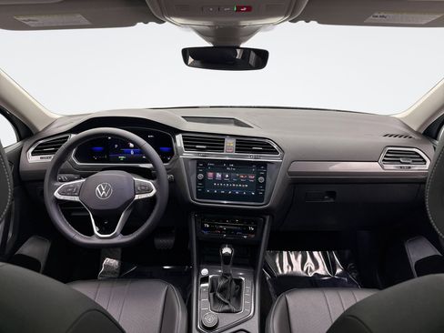 Used 2023 Volkswagen Tiguan SE image 14