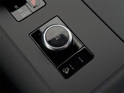 New 2025 Land Rover Discovery Dynamic SE image 29