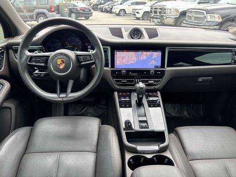 Used 2022 Porsche Macan image 10