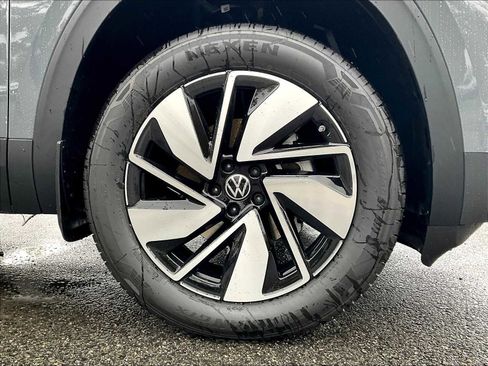 New 2026 Volkswagen Atlas SEL image 8