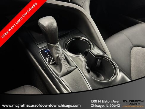 Used 2018 Toyota Camry LE image 26