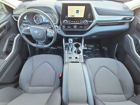 Used 2025 Toyota Highlander LE image 20