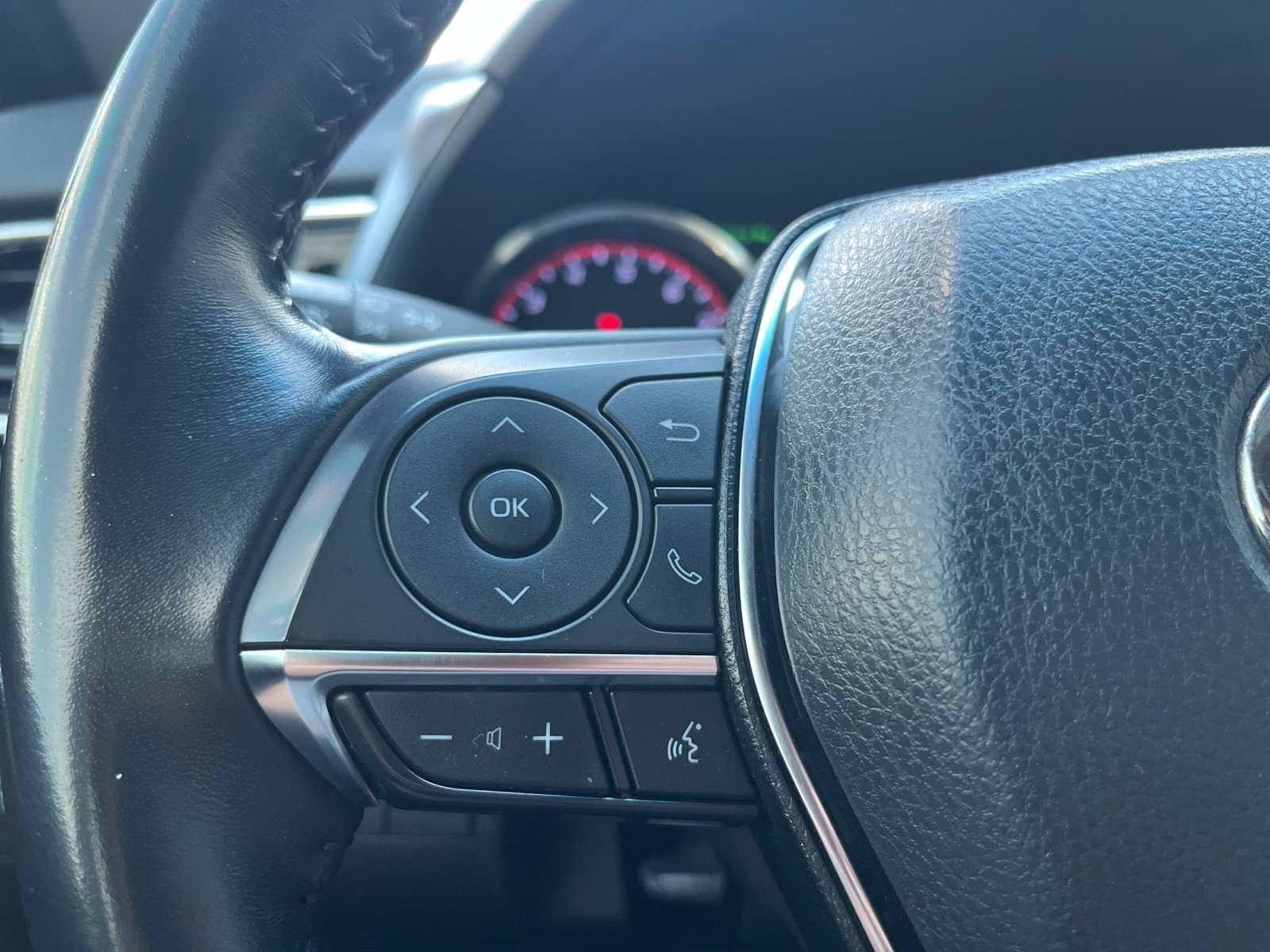 Used 2018 Toyota Camry XSE FWD image 15