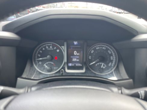 Used 2022 Toyota Tacoma TRD Off-Road w/ Technology Package image 4