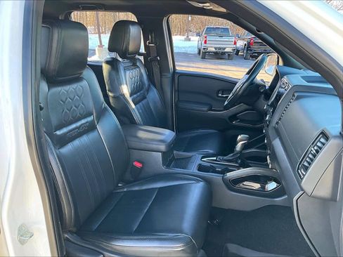 Used 2022 Nissan Frontier PRO-4X w/ Pro-4X Premium Package image 11