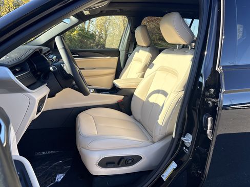 New 2025 Jeep Grand Cherokee L Limited image 21