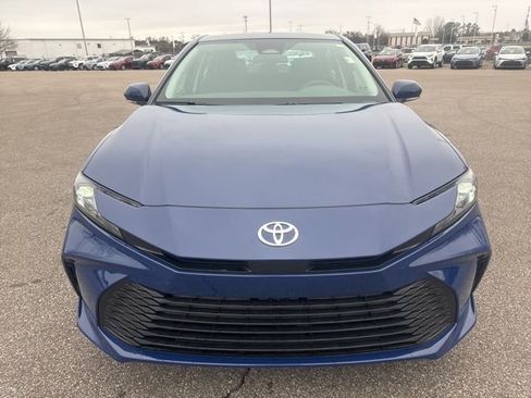 Used 2025 Toyota Camry LE image 8
