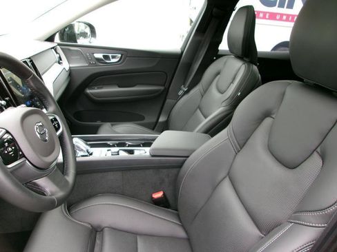 Used 2025 Volvo XC60 B5 Ultra AWD/4WD image 13