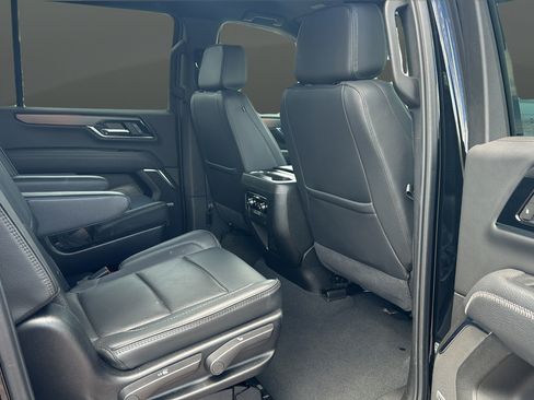 Used 2025 GMC Yukon XL Denali AWD/4WD image 28