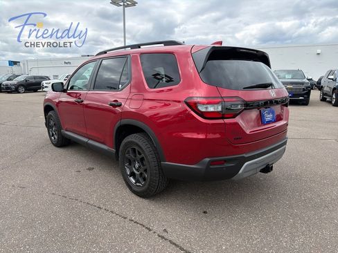Used 2025 Honda Pilot TrailSport image 3