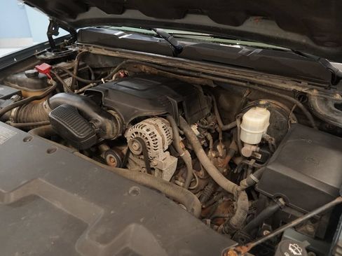 Used 2010 Chevrolet Silverado 1500 W/T AWD/4WD image 16