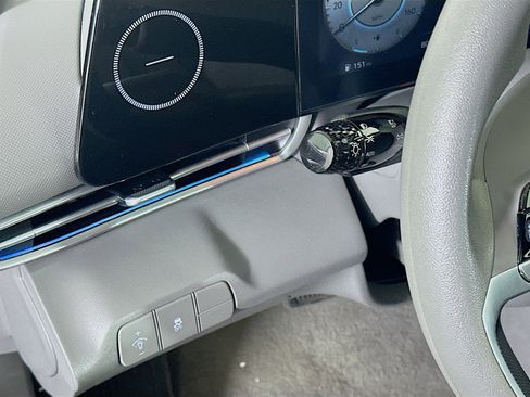 Used 2024 Hyundai Elantra SEL image 17