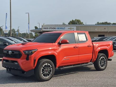 Used 2024 Toyota Tacoma TRD Sport AWD/4WD image 11