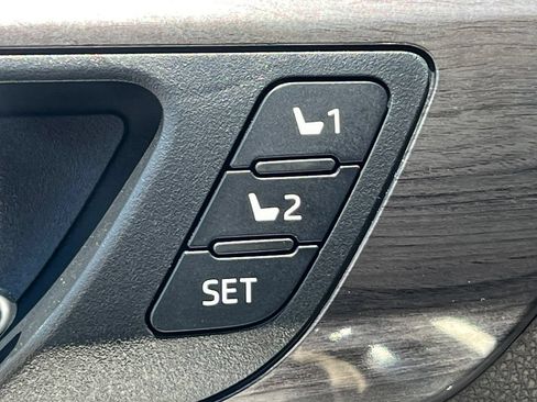 Used 2022 Toyota Highlander Limited AWD/4WD image 18