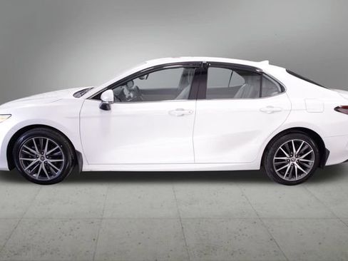 Used 2023 Toyota Camry XLE image 2