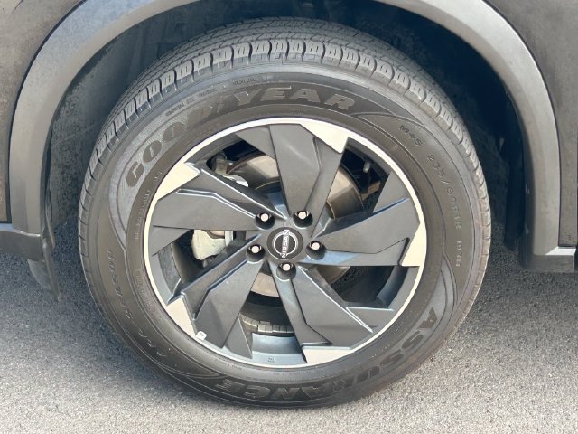 Used 2025 Nissan Rogue SV AWD/4WD image 12
