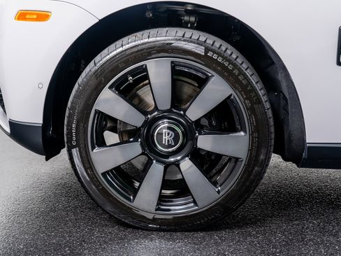 Used 2023 Rolls-Royce Cullinan image 19