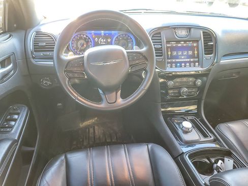 Used 2019 Chrysler 300 S image 10