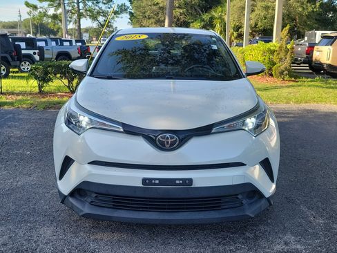 Used 2018 Toyota C-HR XLE FWD image 2