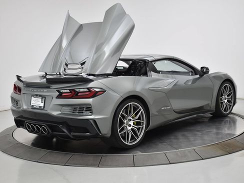 Used 2024 Chevrolet Corvette Z06 RWD image 35