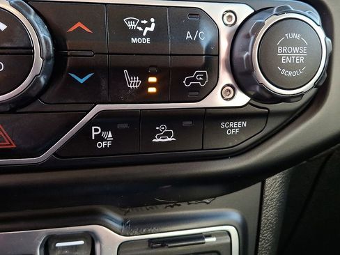 Used 2021 Jeep Wrangler Unlimited Sahara AWD/4WD image 28