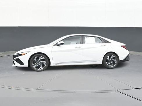 Used 2025 Hyundai Elantra SEL FWD image 62