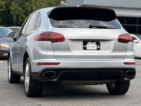 Used 2018 Porsche Cayenne AWD/4WD image 3