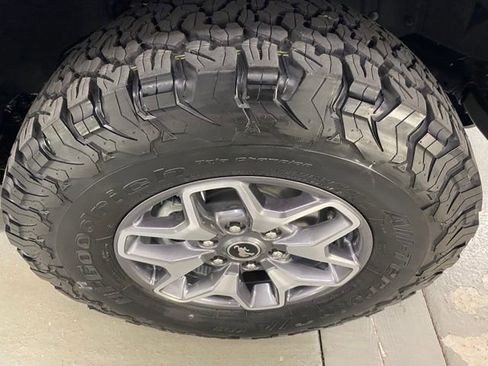 New 2024 Ford Bronco Badlands image 5